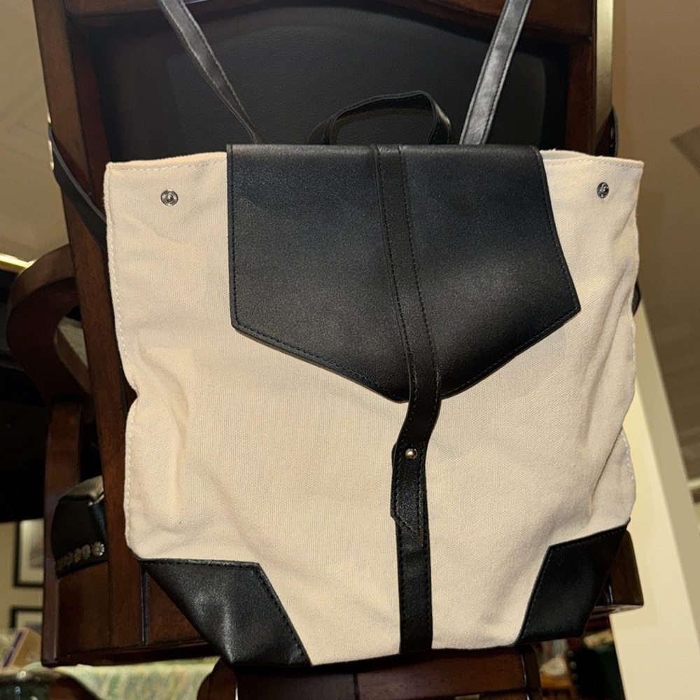 *BRAND NEW* Deux Lux backpack